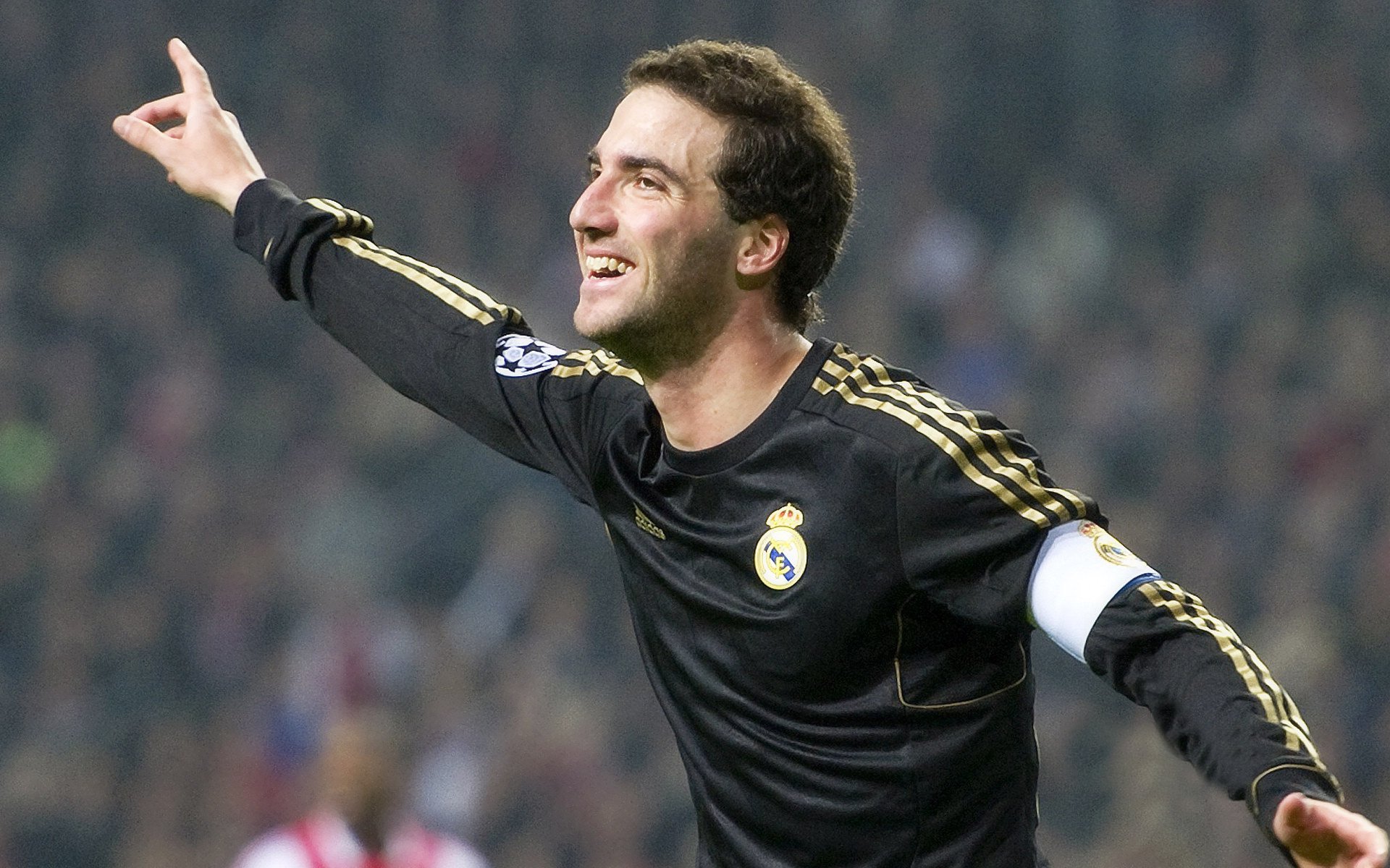 塞内加尔男足在巴黎奥运会比赛中以1-0战胜意大利,塞内加尔足球运动员